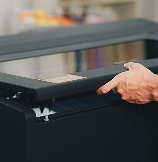 FLUX-Hexa-RF-CO2-Laser-Engraver-Fully-Enclosed-Design-Stops-When-Opened