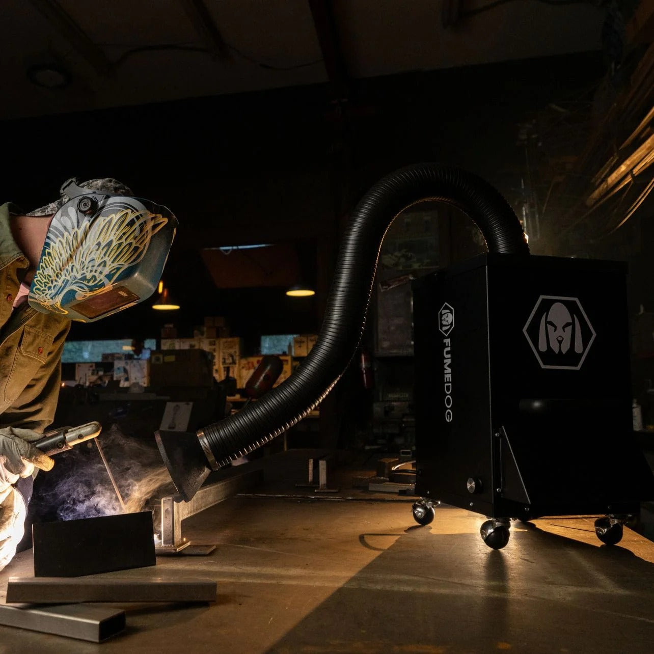 Fume Dog Spot Welding Fume  Soldering Extractor Working